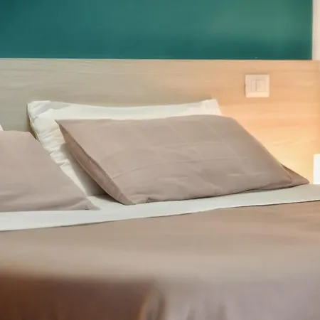 1854 בית הארחה 4*